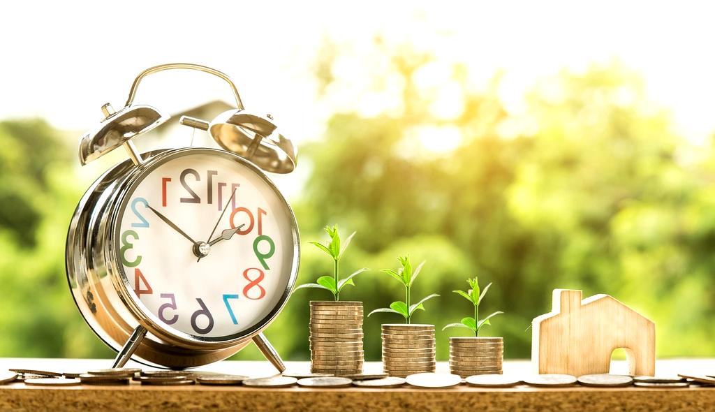 Moderná kancelária s panoramatickým výhľadom na Bratislavu pre realitné poradenstvo